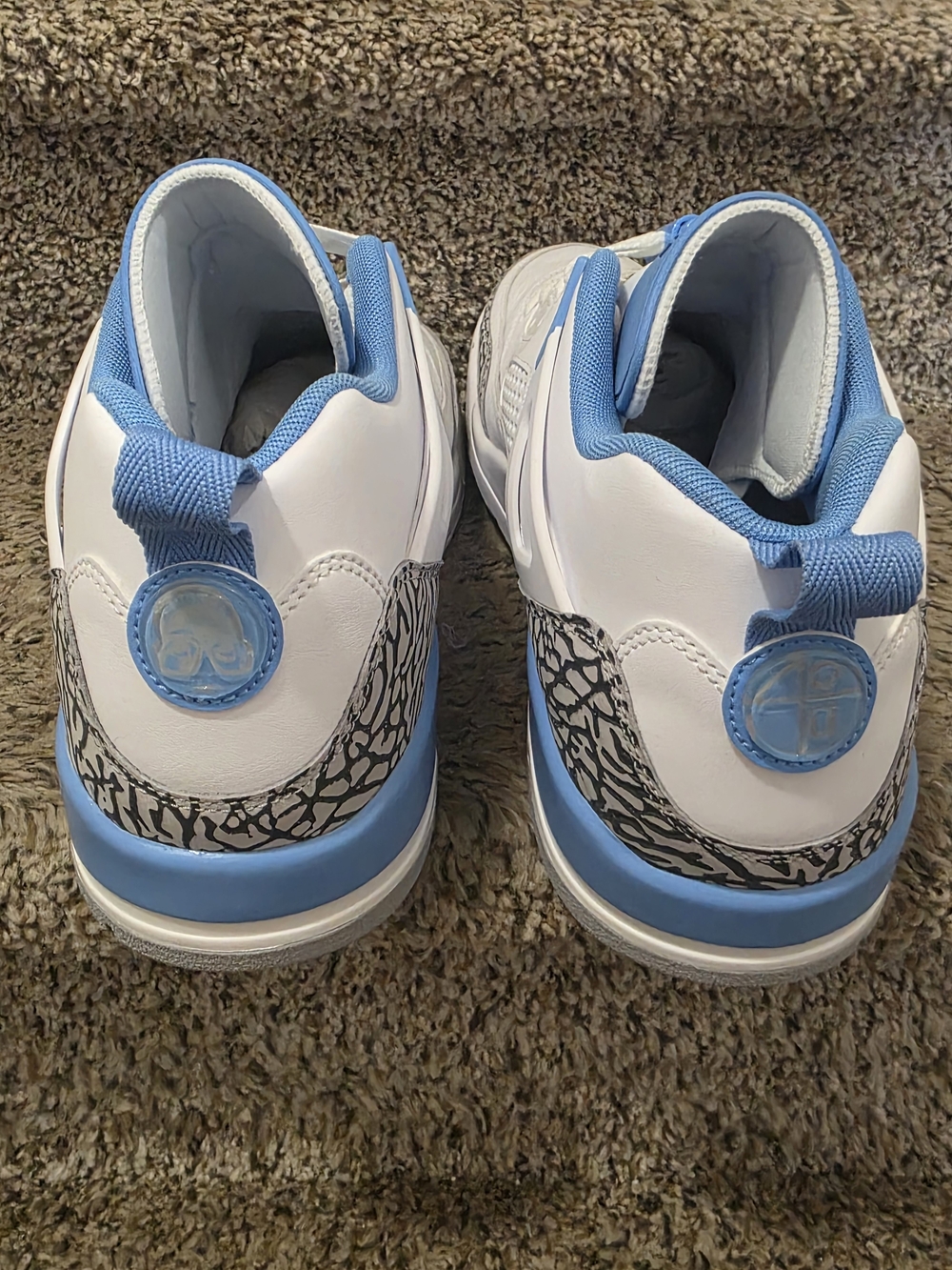 Jordan Men’s White and University Blue Spizike Basketball Shoes - Picture 8 of 15
